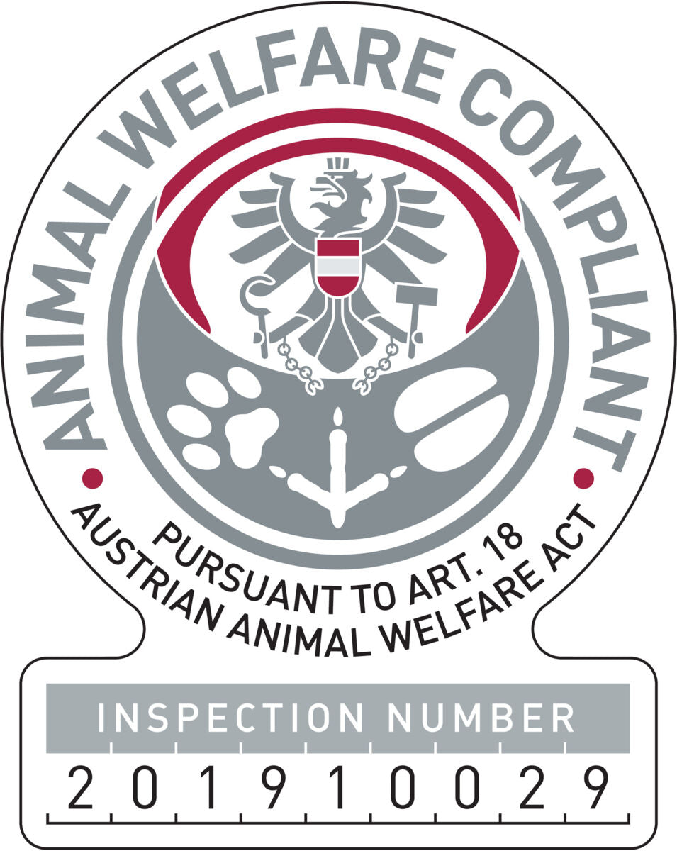 Siegel mit Adler und Tatze, Text: "ANIMAL WELFARE COMPLIANT", Artikel 18, "AUSTRIAN ANIMAL WELFARE ACT", Inspektionsnummer 201910029.