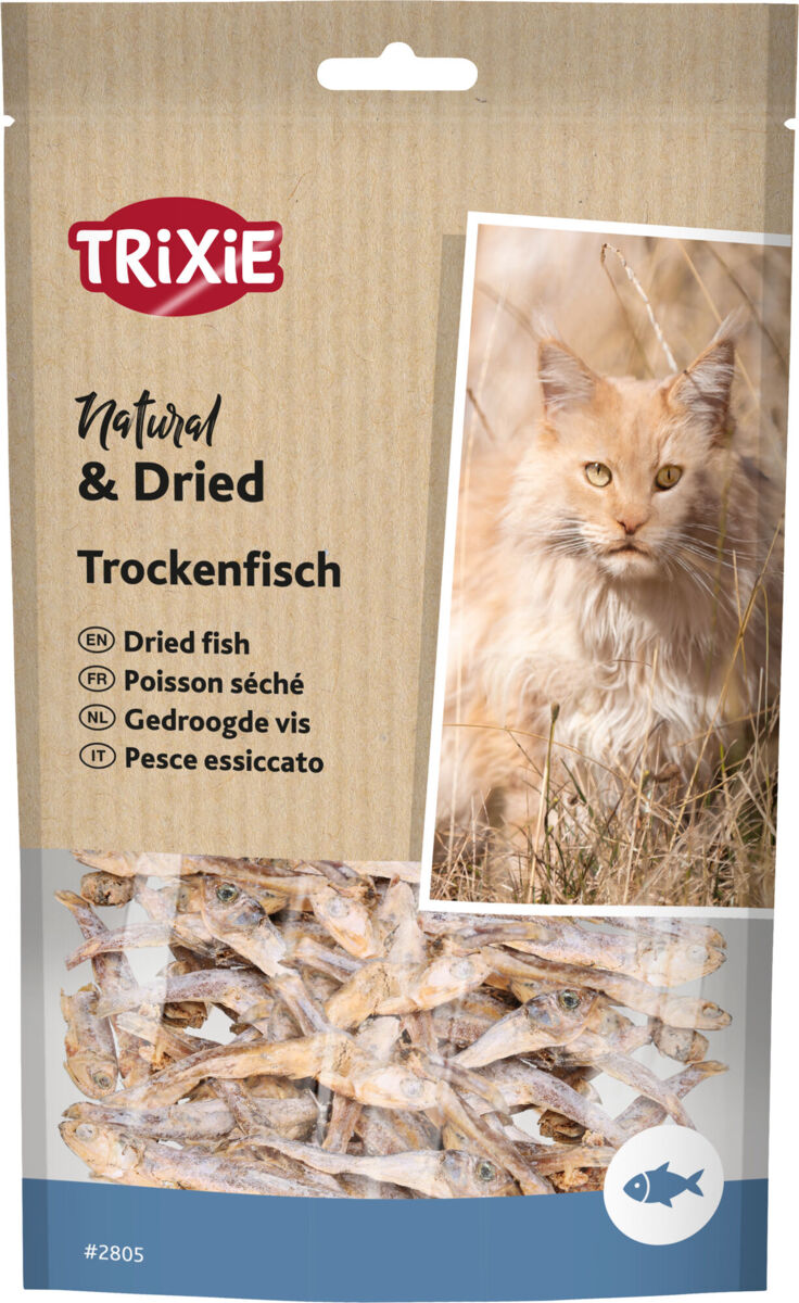Verpackung mit der Aufschrift „Trixie Natural & Dried Trockenfisch“ und einem Foto einer Katze im Gras.