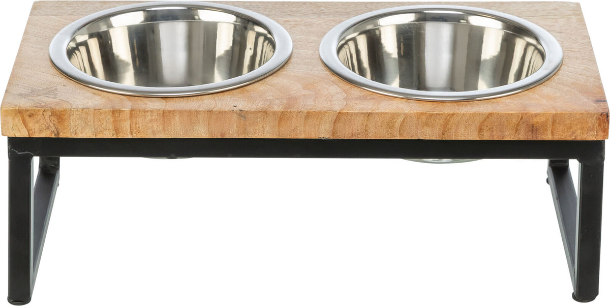 Erhöhter Hundenapf aus Holz mit zwei Edelstahl-Schüsseln, auf einem schwarzen Metallgestell.