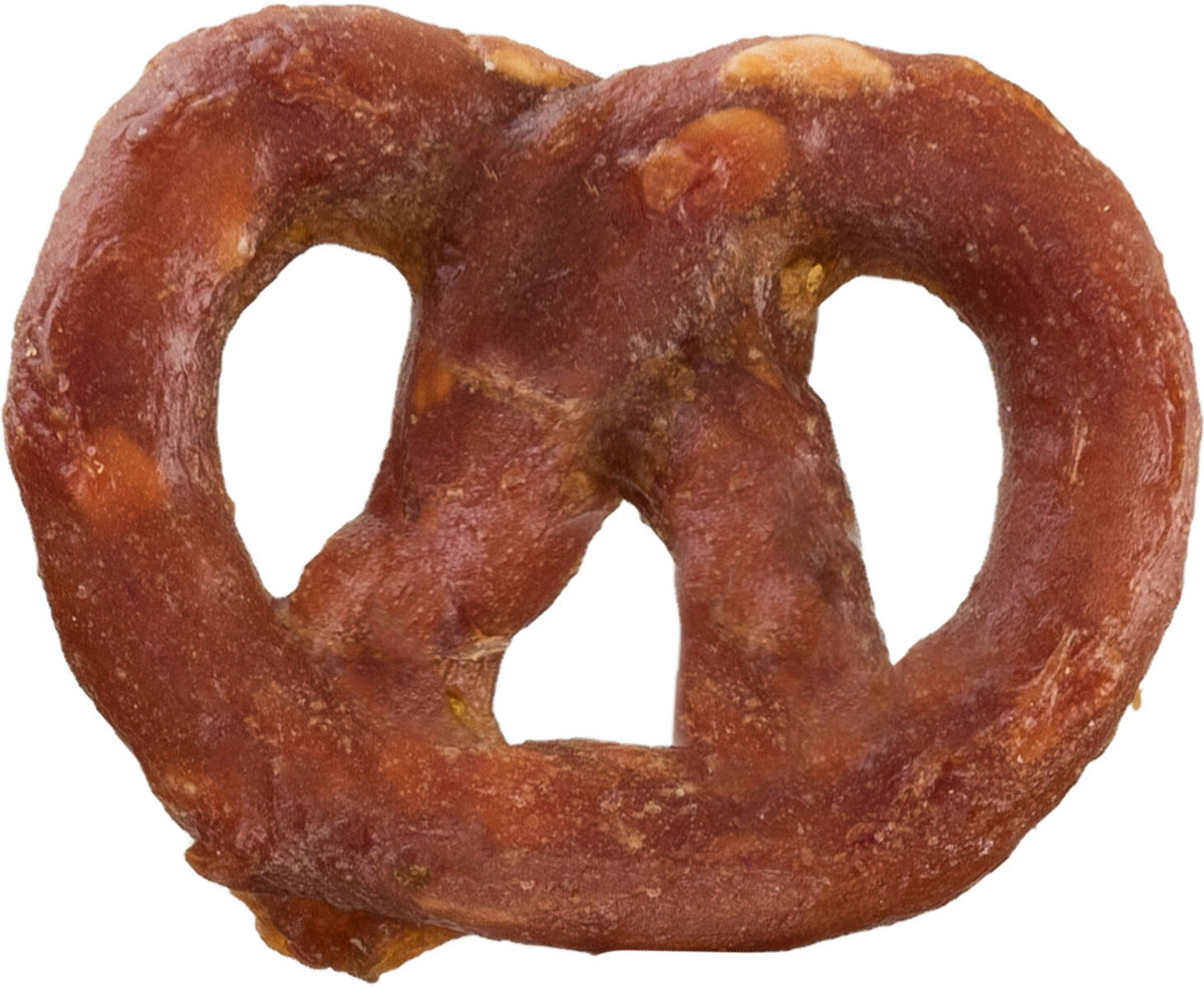 Braune, herzförmige Brezel in Nahaufnahme, ungleichmäßig gebacken mit leicht unebenem Teig.