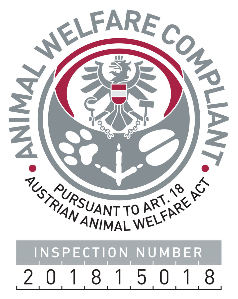 Tierwohl-Logo mit österreichischem Wappen, Text "Animal Welfare Compliant", "Pursuant to Art. 18 Austrian Animal Welfare Act", Inspektionsnummer 201815018.