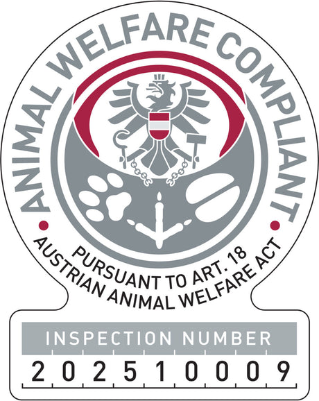 Rundes Siegel mit dem Adlerwappen, Pfotenabdrücken und Text: "Animal Welfare Compliant, Inspection Number 202510009".