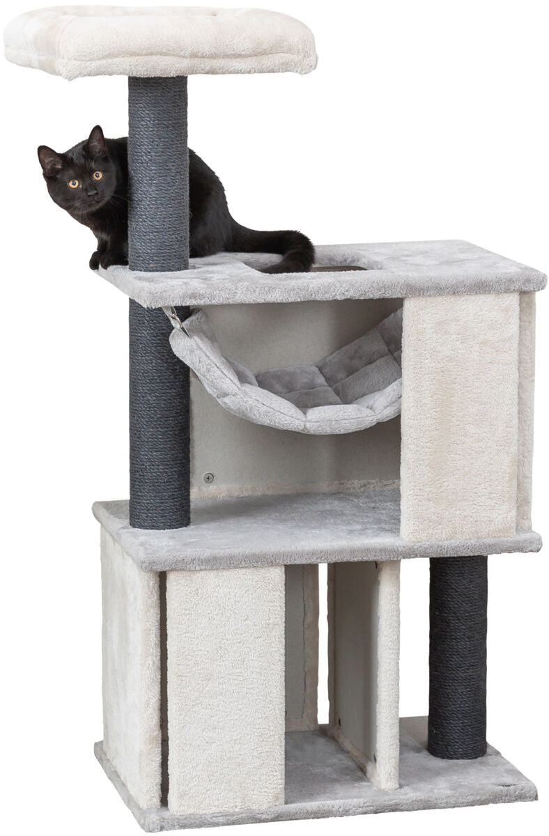 Kratzbaum mit mehreren Ebenen in Grau und Beige, schwarzer Katze auf mittlerer Ebene, Hängematte darunter sichtbar.