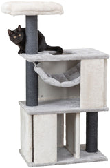 Kratzbaum mit mehreren Ebenen in Grau und Beige, schwarzer Katze auf mittlerer Ebene, Hängematte darunter sichtbar.