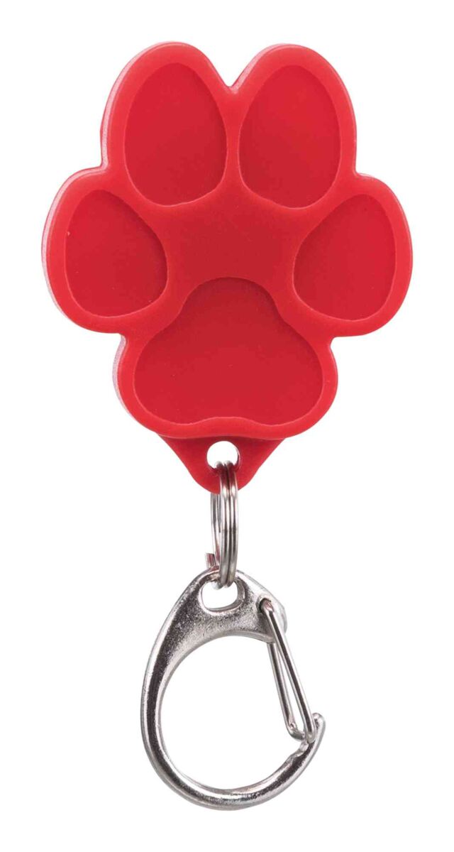 Roter Anhänger in Form einer Pfote mit silbernem Karabinerhaken unten angehängt.