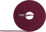 Rote, spiralförmig aufgerollte Hundeleine mit Metallclip, Marke "TRIXIE", auf weißem Hintergrund.