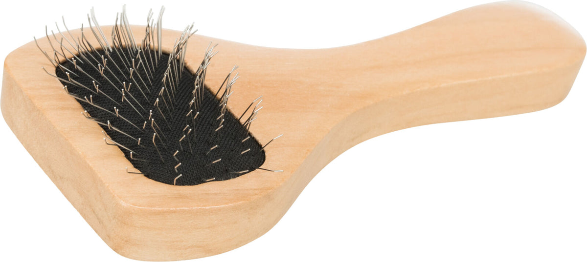 Holzbürste mit schwarzer Borstenfläche, Metallborsten und ergonomischem Griff aus hellem Holz.