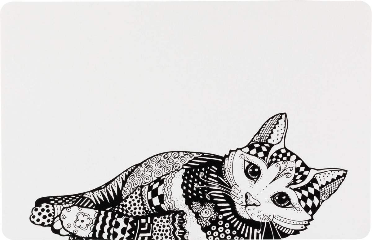 Schwarz-weiße Zeichnung einer liegenden Katze mit komplexen geometrischen Mustern auf weißem Hintergrund.