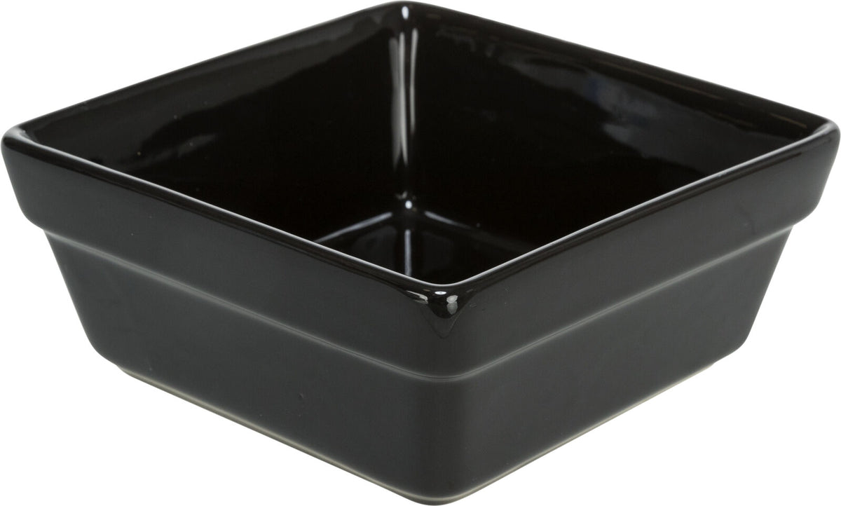 Schwarze, quadratische Keramikschale mit erhöhten Rändern und glänzender Oberfläche.