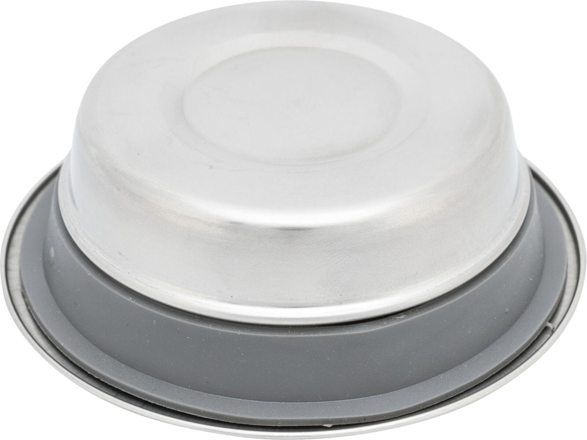 Silberne Metallschale auf dunklem Untergrund, randloser, glatter Rand, flacher Deckel, matte Oberfläche.
