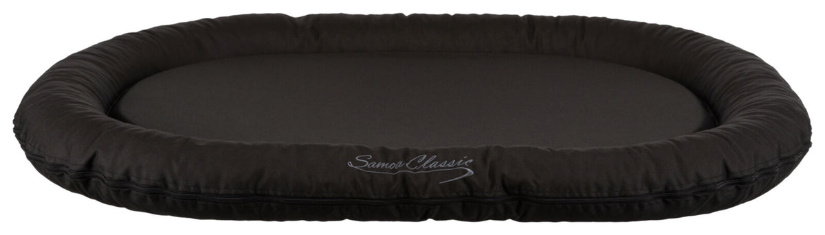 Ovales schwarzes Kissen mit einem gestickten Schriftzug "Samoo Classic" am Rand.