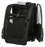 Schwarzer Transport-Rucksack mit Netzfenster, Reißverschlüssen und Griff an der Oberseite.