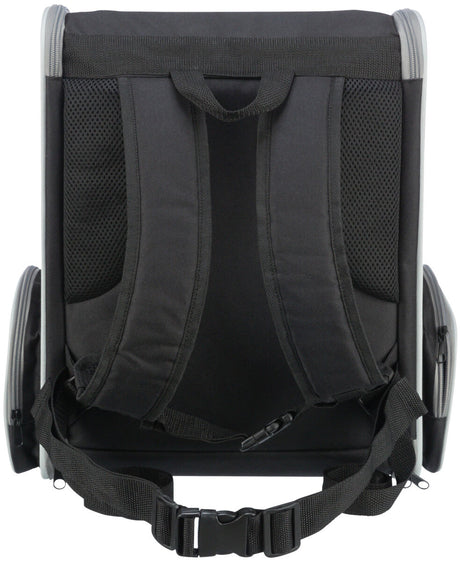Schwarzer Rucksack mit gepolsterten Schultergurten und Hüftgurt, seitliche Taschen mit Reißverschlüssen.