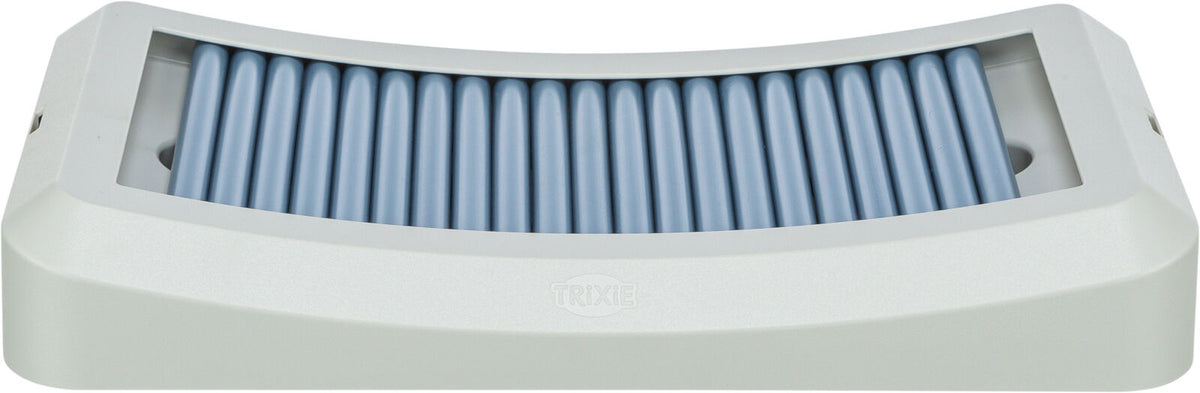 Rechteckiges, graues Gerät mit blauen, parallelen Rillen in der Mitte, sichtbares "Trixie"-Logo.