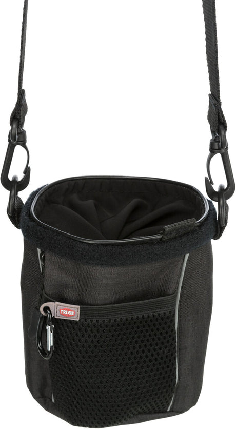 Schwarze Tasche mit Netzfronttasche, Tragegurt und Karabinerhaken.