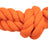 Ein orangefarbenes Kauseil aus gedrehten Fasern mit Knoten und gefranstem Ende.