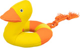 Gelbes und oranges schwimmringförmiges Spielzeug in Entenform mit angenähtem Seil am Ende.