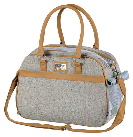 Graue Tasche mit beigen Griffen und Riemen, seitliches Netz und silbernes Emblem, Rolle an der Seite befestigt.