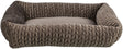 Rechteckiges, braunes Bett mit geflochtenem Design und weichem, gepolstertem Inneren.