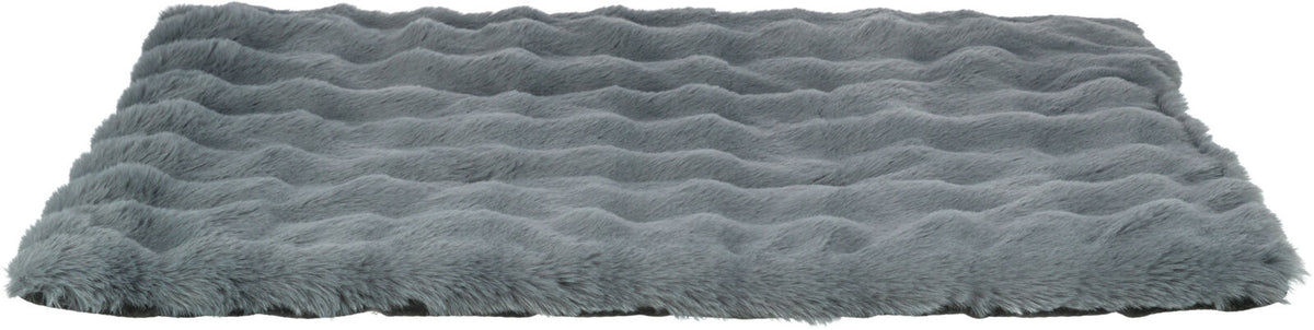 Graue, flauschige Matte mit wellenförmigem Muster und dichter Struktur.