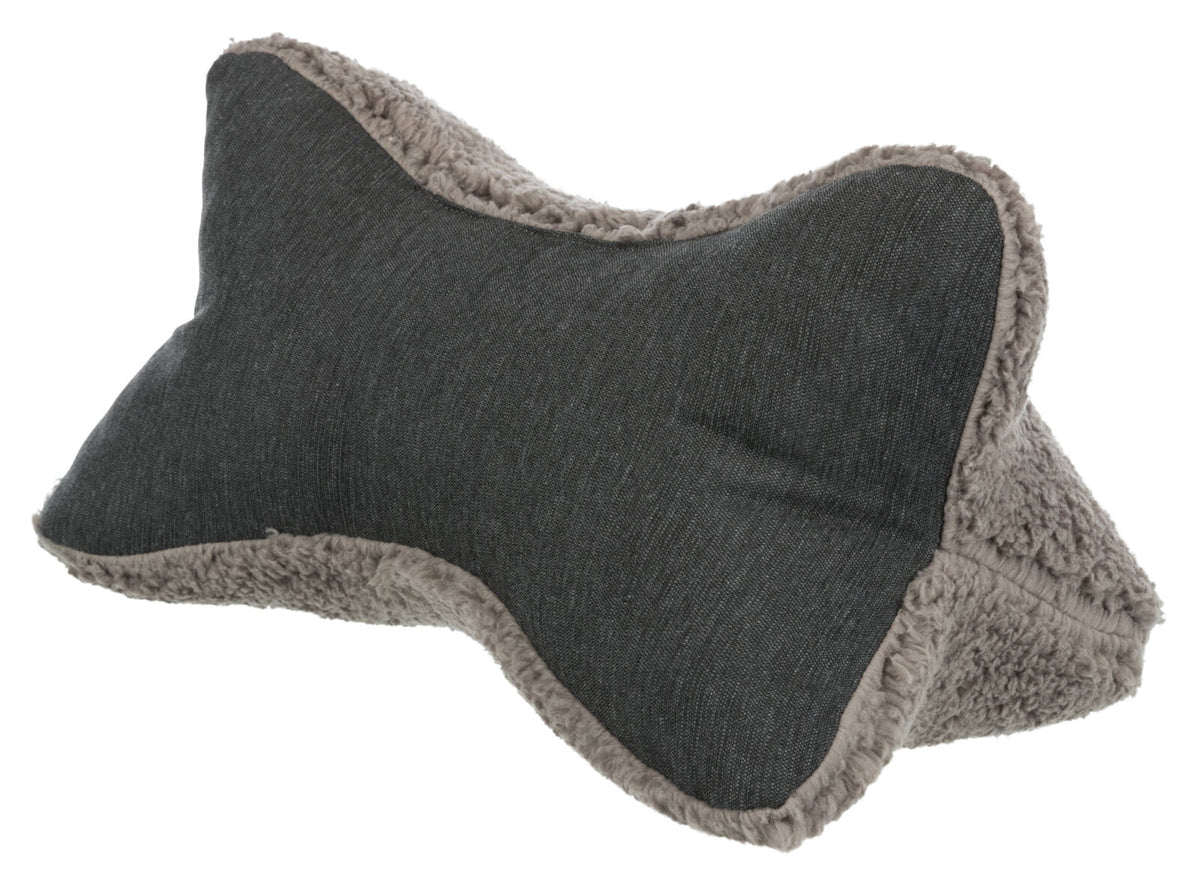 Kissen in Knochenform mit grauem Stoffbezug und weichem, beigen Rand aus flauschigem Material.