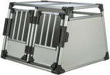 Silberne, robuste Transportbox aus Metall mit zwei Gittern auf der Vorderseite und schwarzen Kunststoff-Ecken.