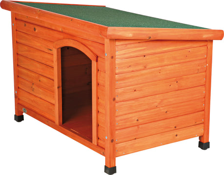 Holzhütte mit schrägem, grünem Dach und offener Eingangstür, aus orangenem Naturholz mit schwarzen Füßen.