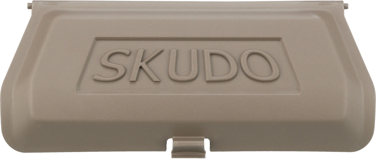 Beiger Kunststoffdeckel mit erhabenem Schriftzug "SKUDO".