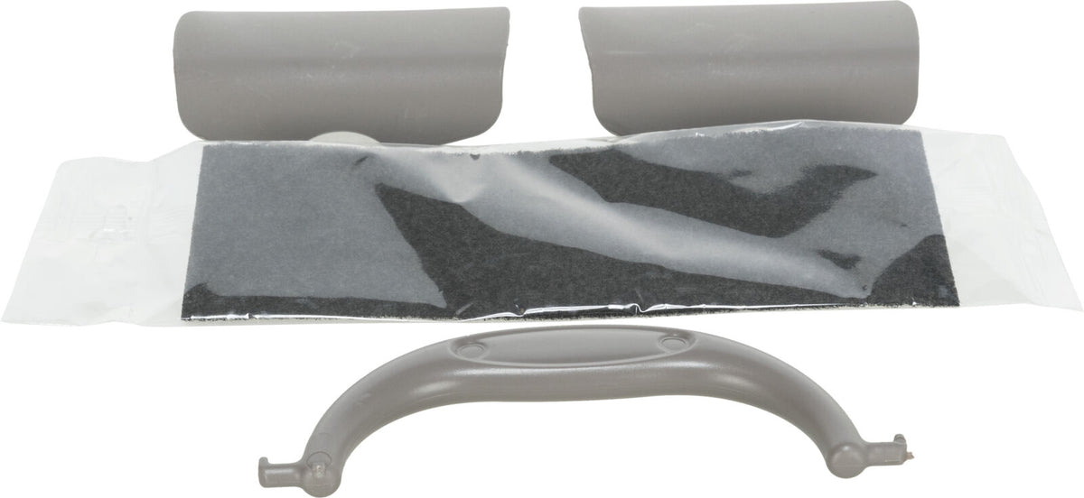 Grau-schwarzes Set mit Kunststoffteil, zwei grauen Rollen und einer schwarzen Matte in transparenter Verpackung.