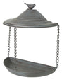 Hängende, metallene Vogelfutterstation mit Kuppeldach und Zier-Vogel, gehalten von Ketten, in Grau.