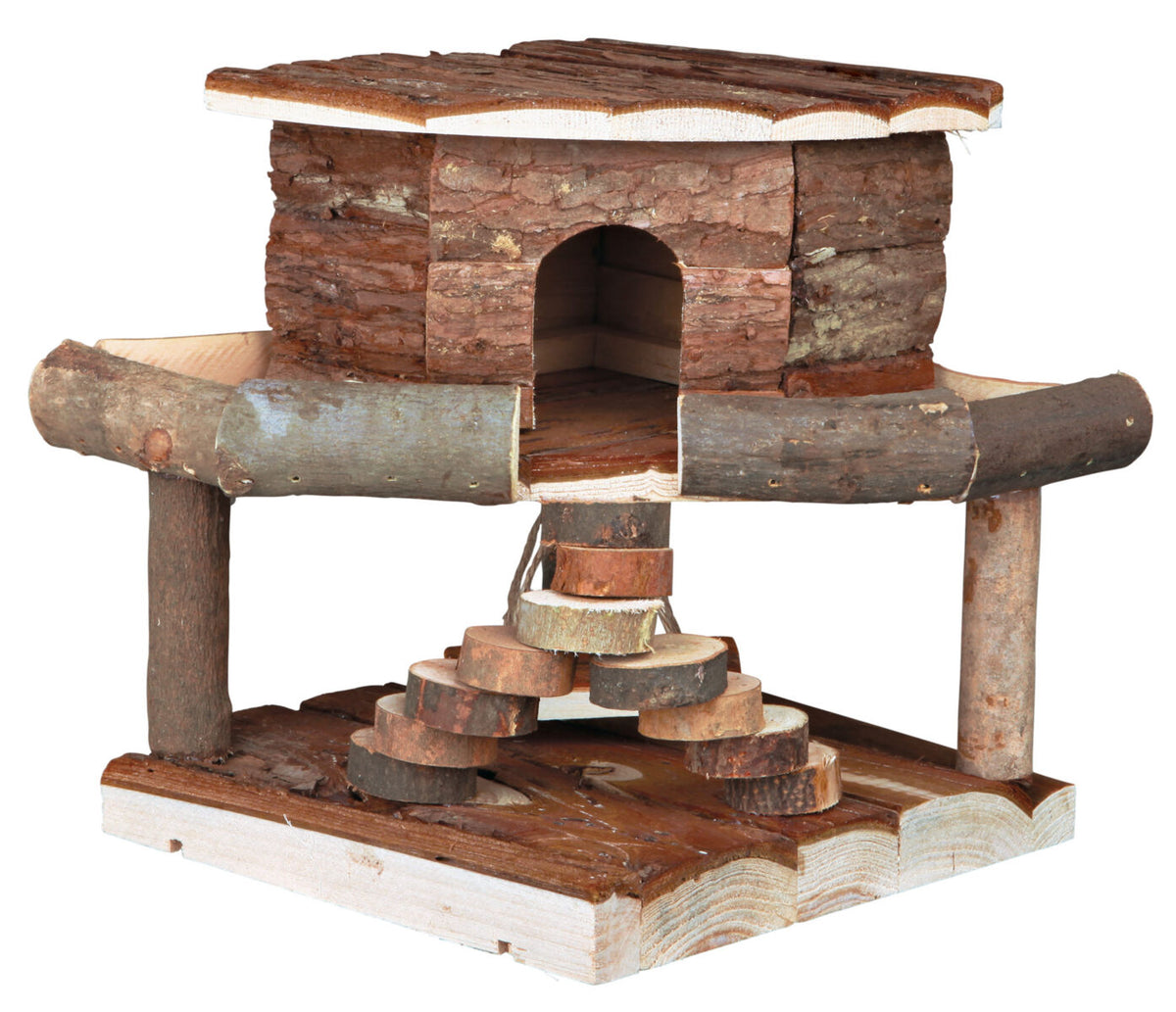 Ebenes Holzhaus mit offener Tür, umgeben von kleinen Baumstämmen und Zweigen auf mehreren Plattformen.