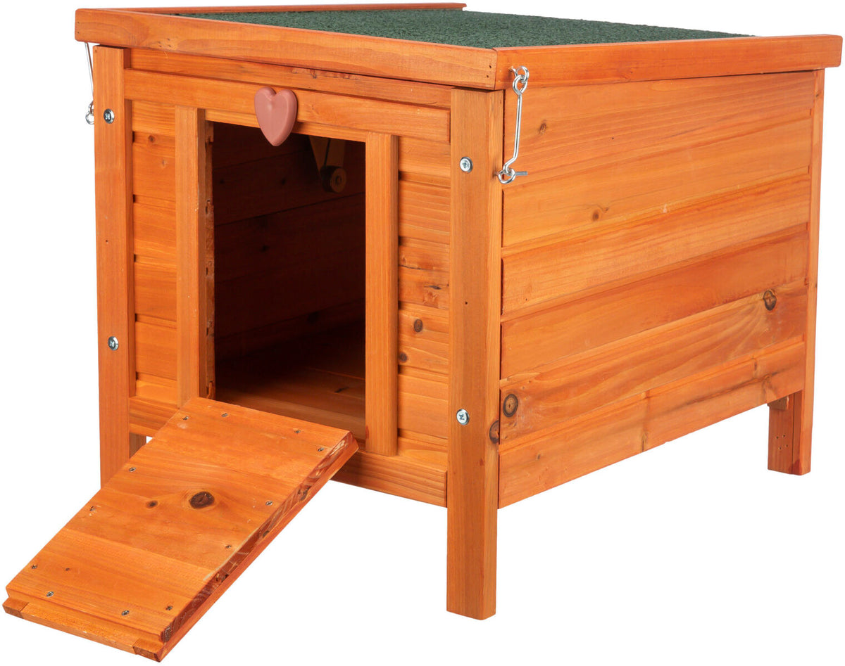 Holzhaus für Tiere mit seitlicher Rampe und grünem, flachem Dach, frontseitige Öffnung mit Herzdekor.