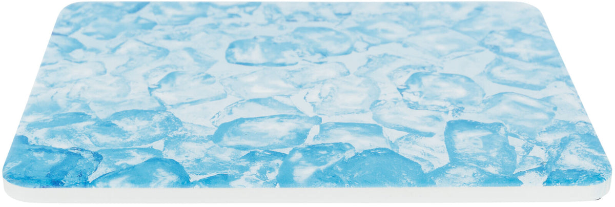 Rechteckige Oberfläche mit blauem Eiswürfelmuster, wirkt kühl und erfrischend.