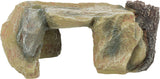 Steinähnliche Dekoration mit brauner und grauer Struktur, Form erinnert an kleine Höhle oder Felsvorsprung.