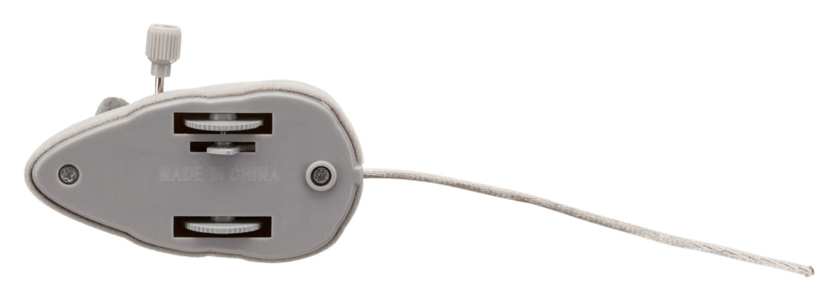Graues Plastikgehäuse mit Aufschrift "Made in China", zwei Schlitze und eine Kordel an der Seite.
